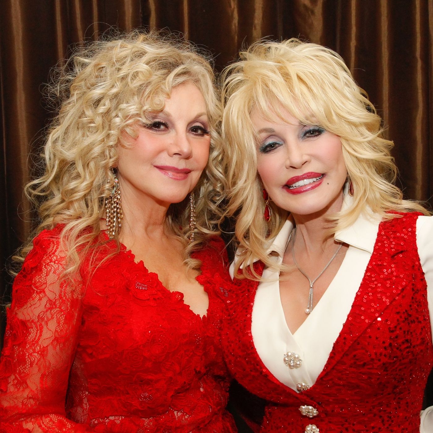 Dolly Parton’s sister explains the reason late country legend kept cancer diagnosis secret episode artwork
