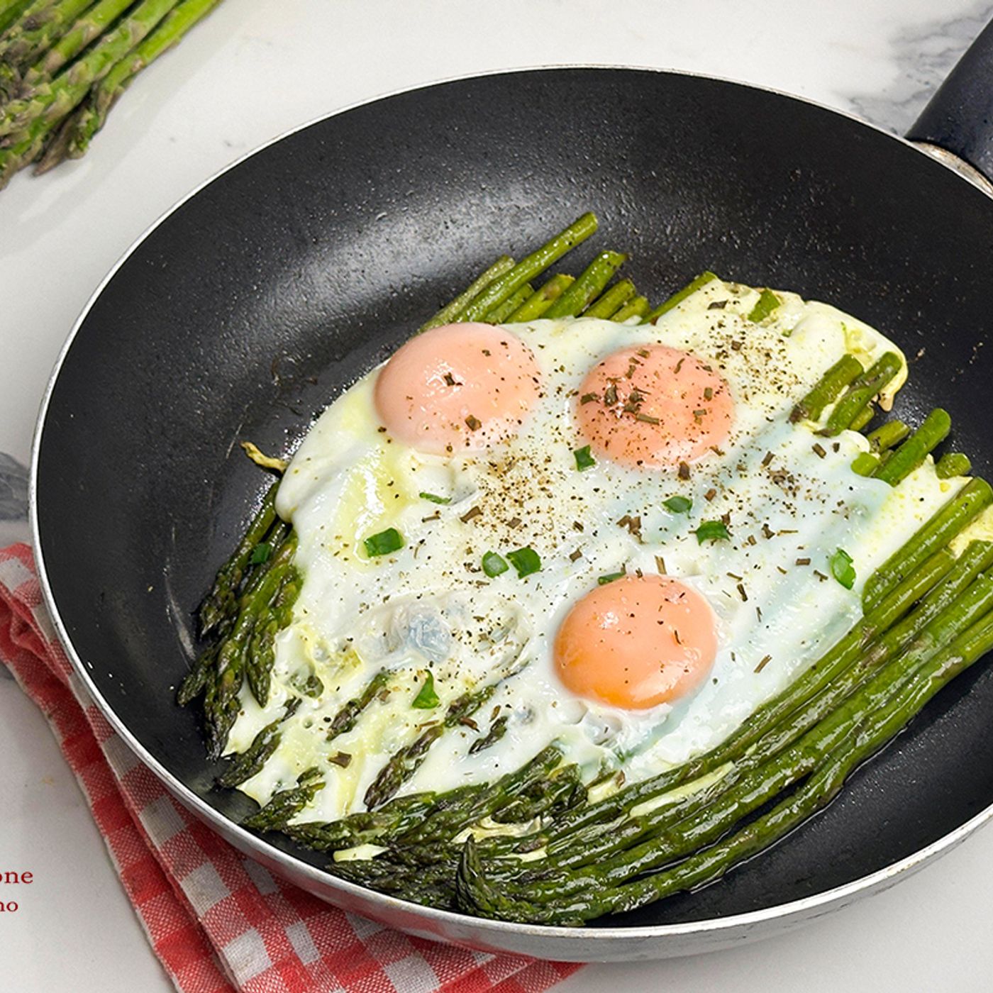 Asparagi in padella con uova - ottimi dalla colazione alla cena episode artwork
