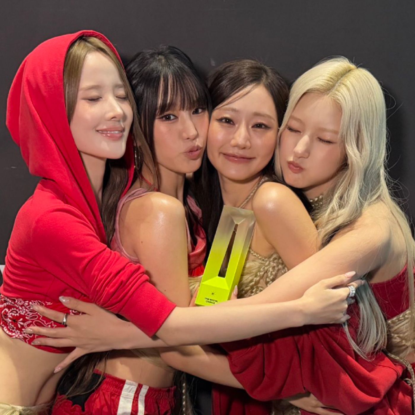 Watch: KISS OF LIFE Takes 1st Win For “SWEAT” On “The Show” | Soompi