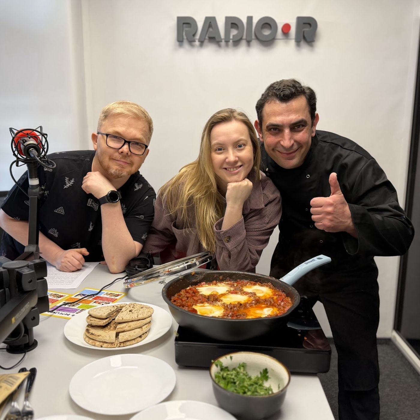 Шеф-повар Эд Гарбер приготовил шакшуку прямо в студии RADIO•R episode artwork
