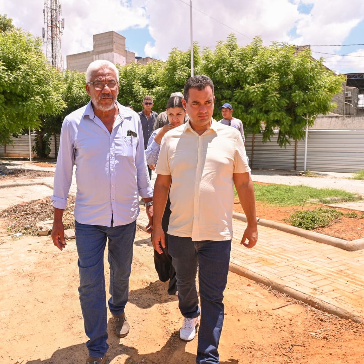 Prefeito busca soluções para a retomada das obras de praças públicas em Juazeiro-BA, relata assessoria