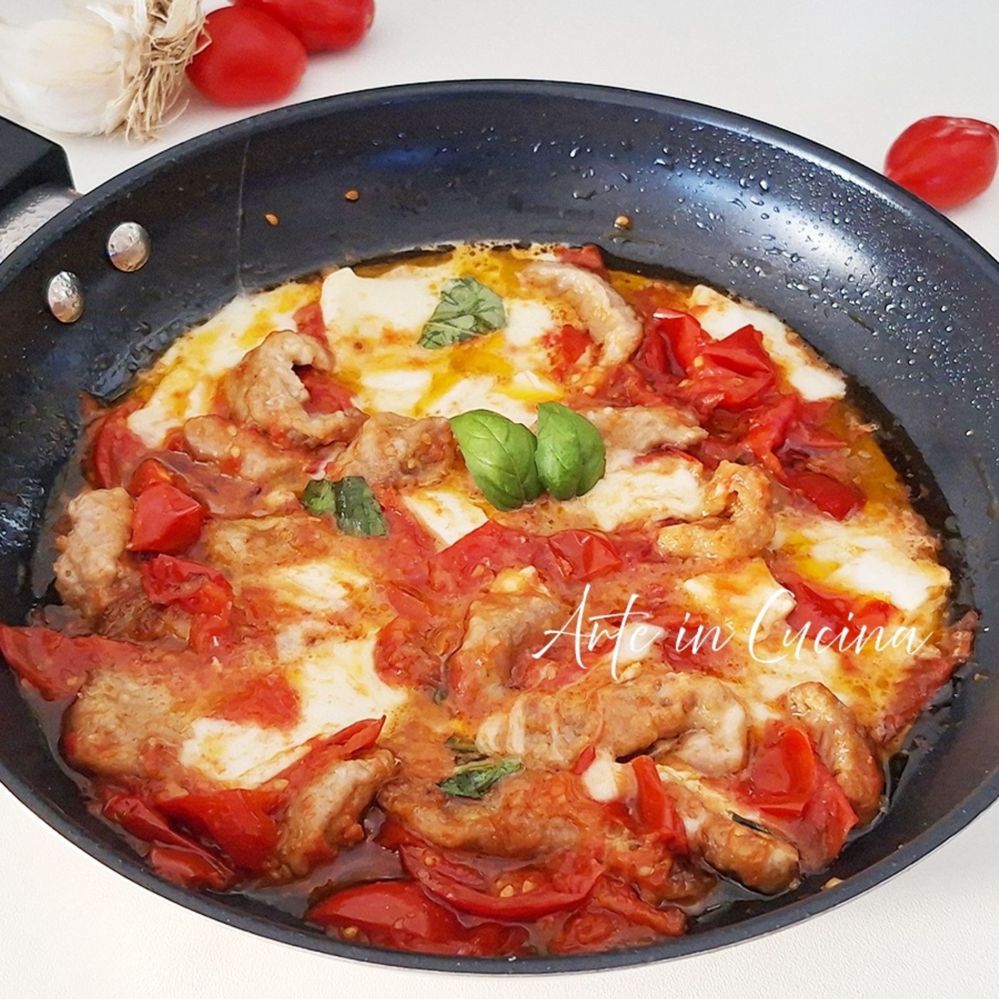 Straccetti di pollo alla sorrentina in padella: il secondo salvacena perfetto