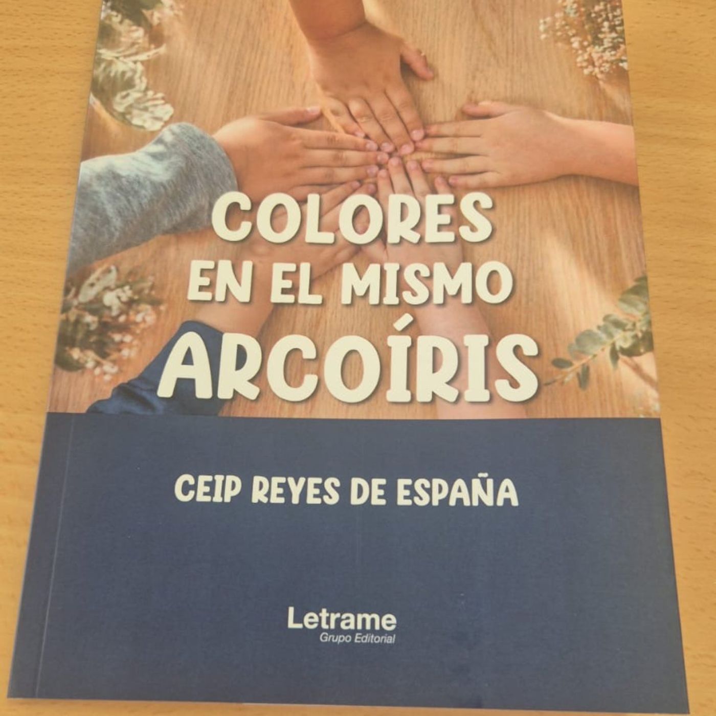 El libro benéfico 'Colores en el mismo arcoíris" episode artwork