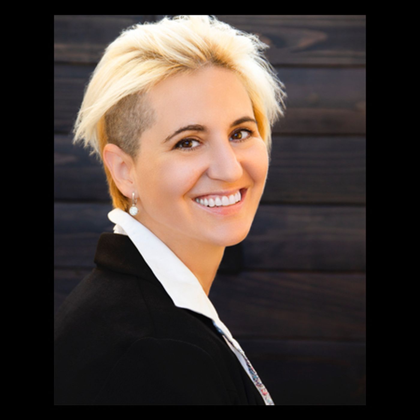 Author Cristina Dam on Write Now Radio!