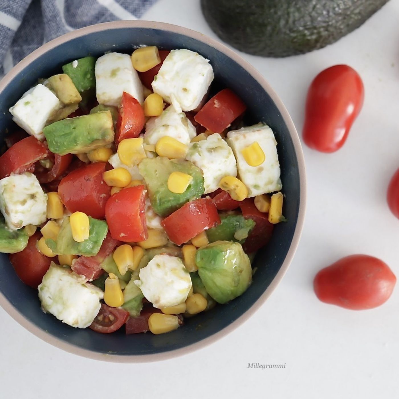 Insalata con pomodorini, avocado, mais e feta episode artwork