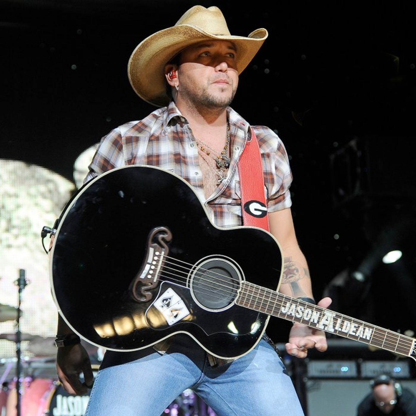 Chart Rewind: In 2011, Jason Aldean Added Another No. 1 ‘Anthem’