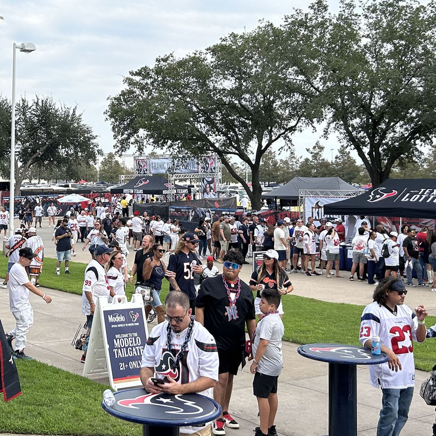 cover of episode Which NFL teams have the cheapest and most expensive tailgates??