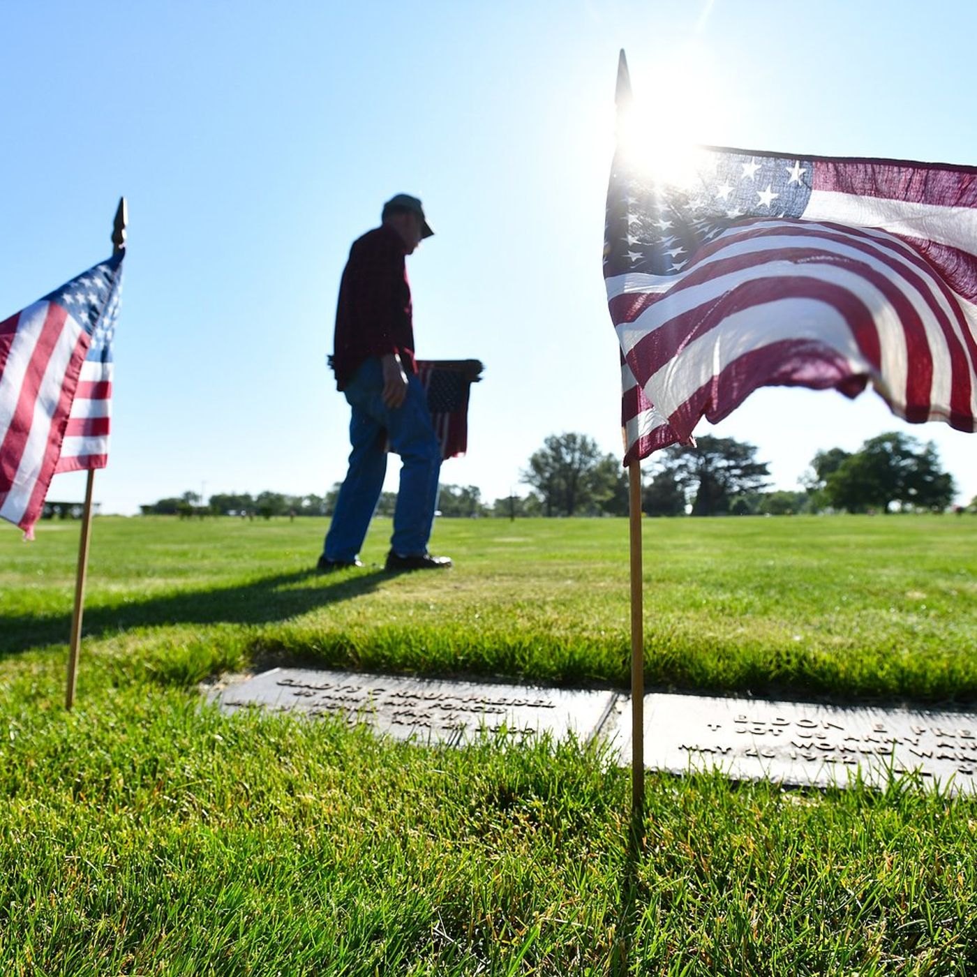 Volunteers needed to place flags on veterans’ graves in Kankakee episode artwork