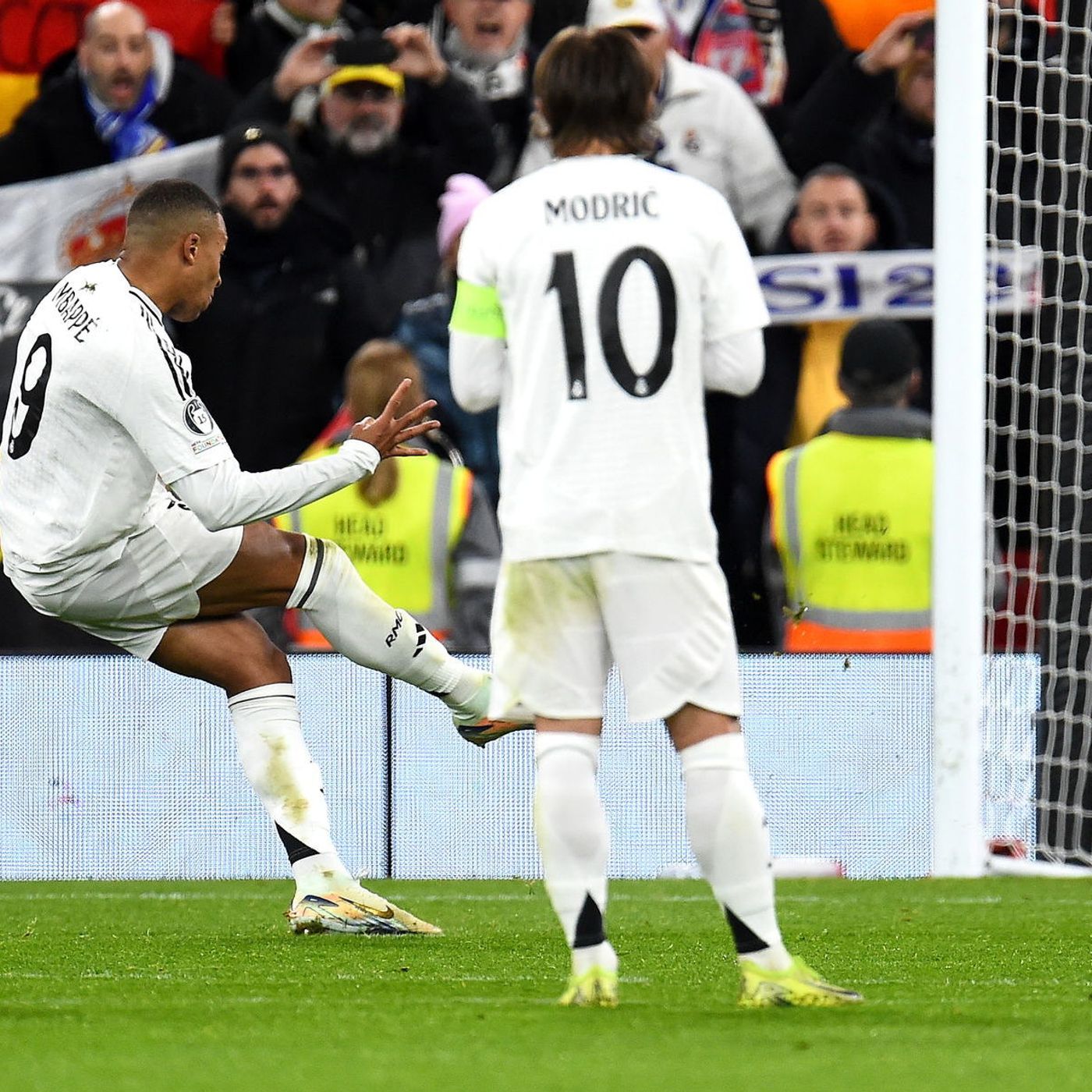 Fútbol es Radio: El Liverpool ahonda los problemas del Madrid y Mbappé episode artwork