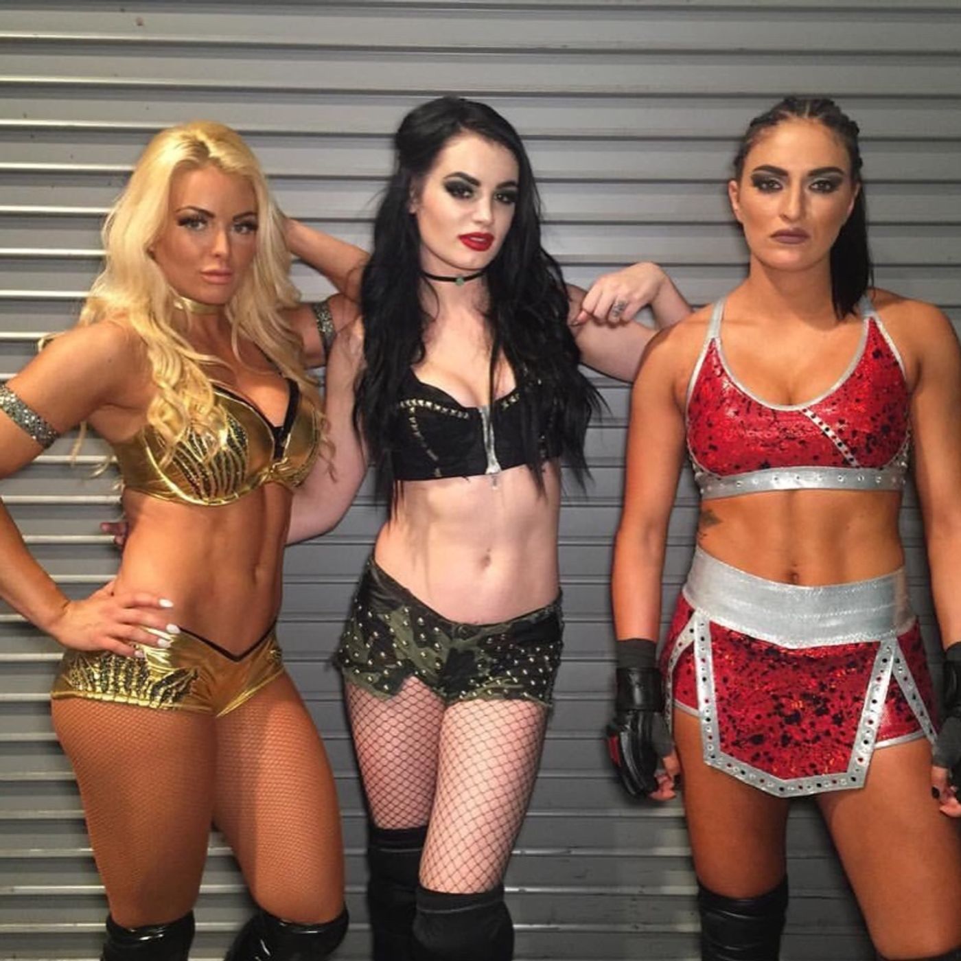 RAW gets a Makeover! Smackdown also gets one? plus Royal Rumble Rumors!