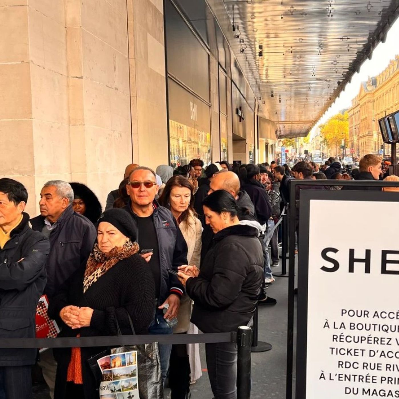 Francia24: File record a BHV per la boutique Shein - Anche fucili in vendita sul sito cinese? - Isola di Oléron Sotto Shock: Auto Contro la