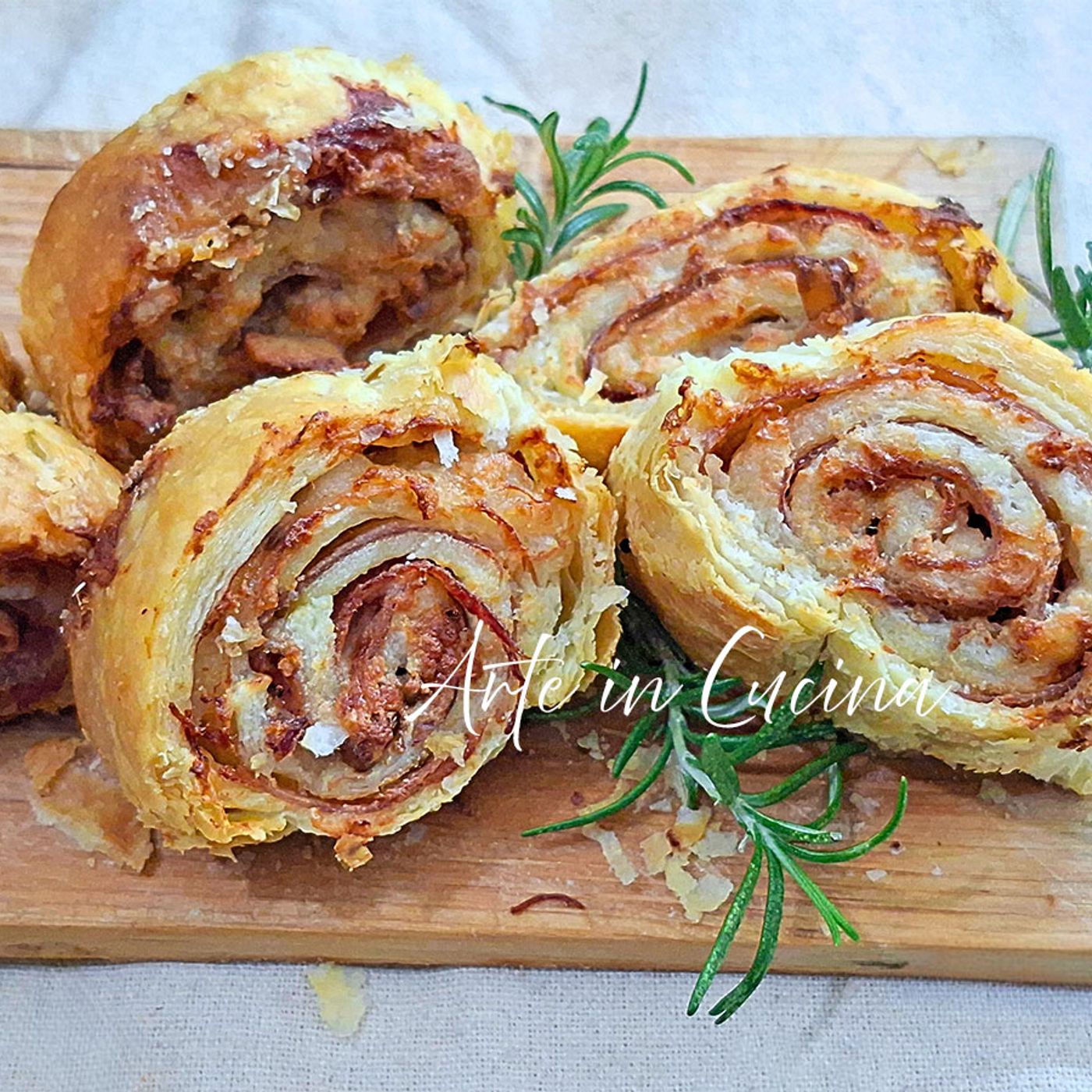 GIRELLE di SFOGLIA GORGONZOLA e speck