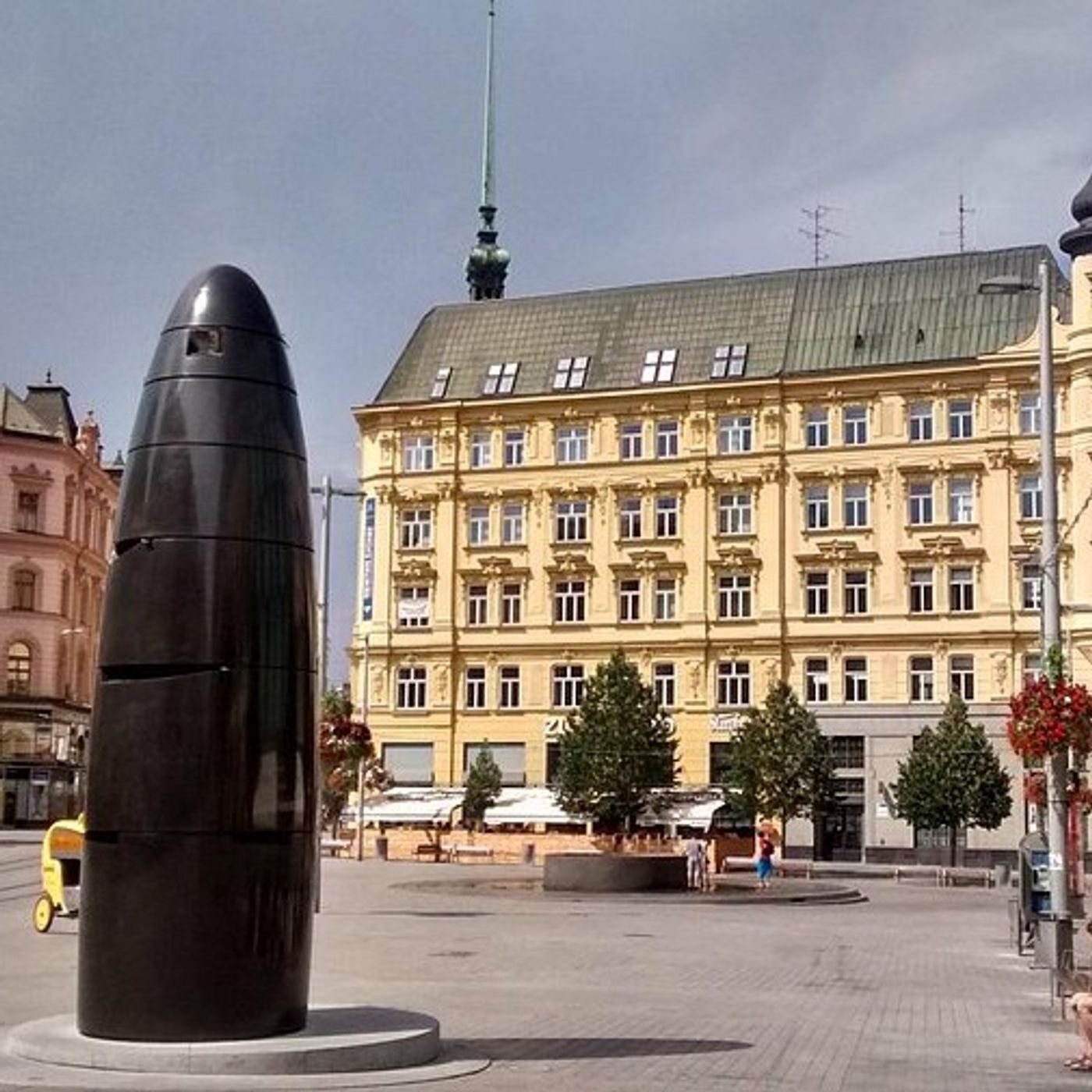 L'enigmatico orologio di Brno che regala biglie di vetro agli avventurieri urbani episode artwork