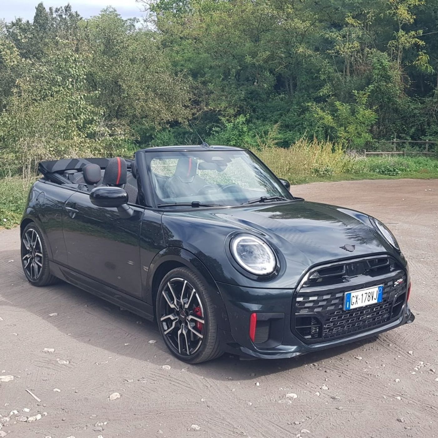 MINI John Cooper Works Cabrio - La libertà incontra la precisione meccanica episode artwork