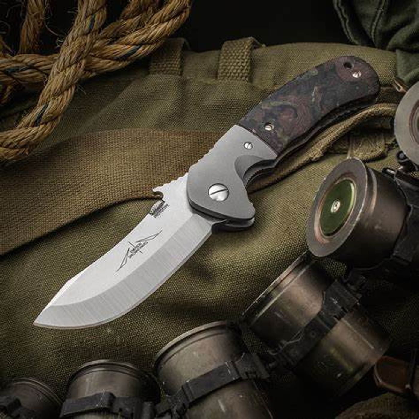 We discuss types of knives and the psychology of knife fighting with Ernest Emerson1