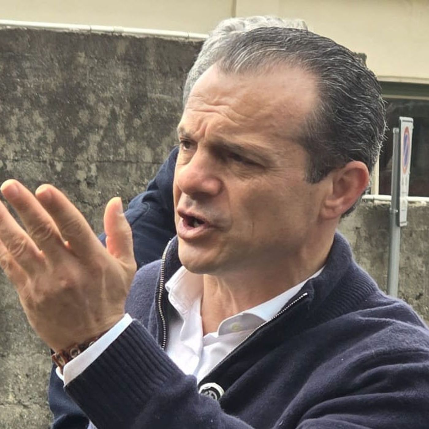 Intervista al sindaco De Luca su chiusura via Garipoli episode artwork