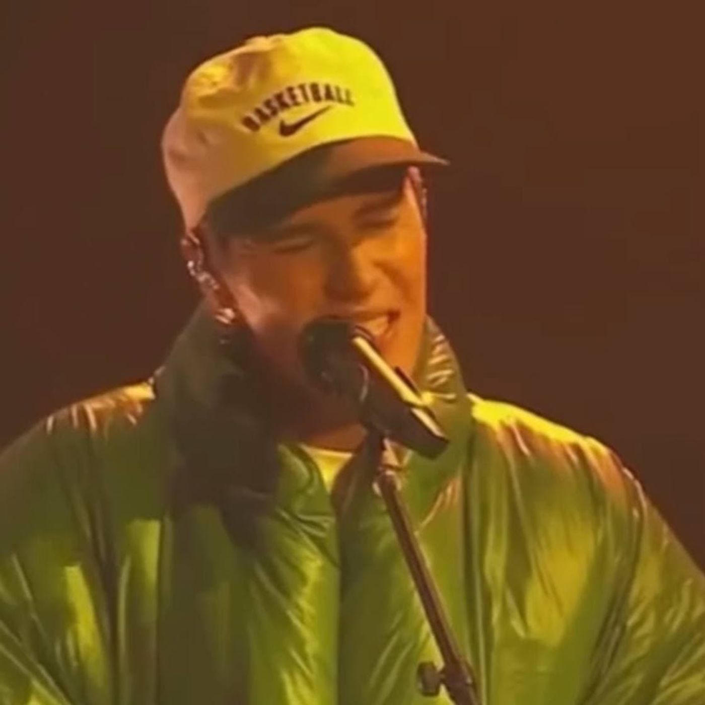Justin Bieber Peaches (acoustic) Live 2022