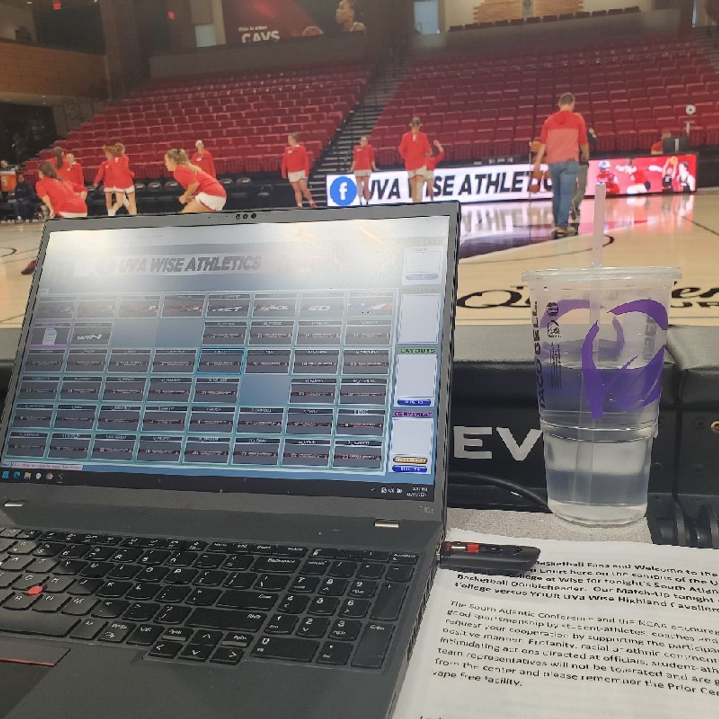 ET reads from the Athlon Sports Newsletter and AP Sports Wire plus recaps the weekend in Sports to close.