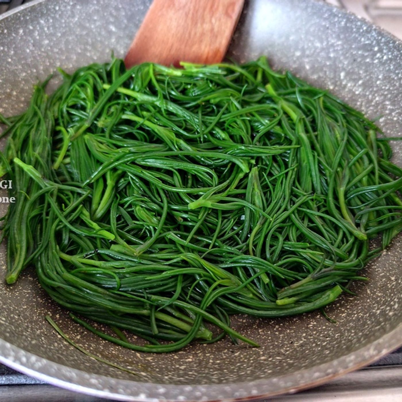 Agretti facili e veloci, in padella senza lessarli episode artwork