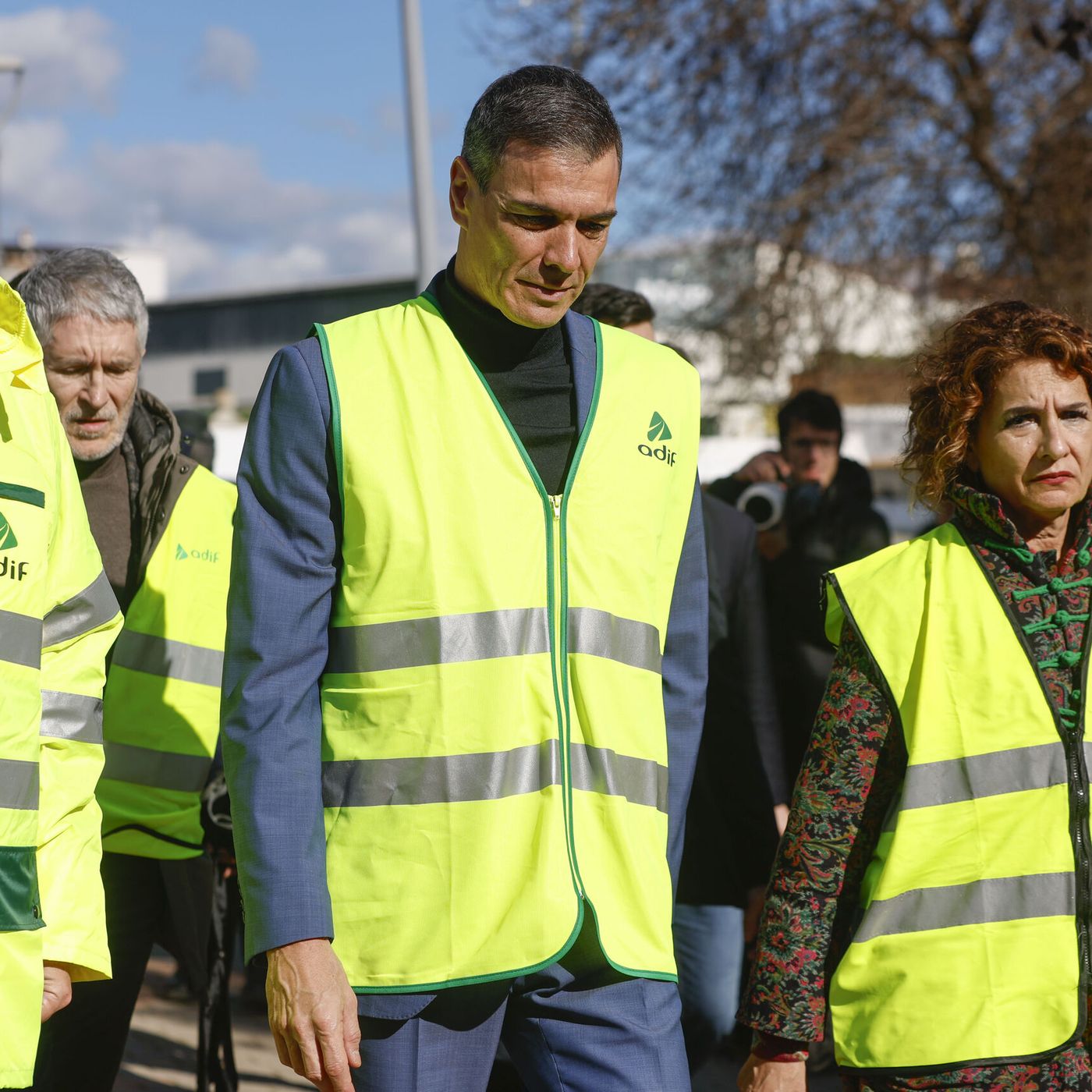 Las Noticias de La Mañana: El Gobierno de Sánchez prepara un funeral laico mientras las víctimas los llaman "asesinos"