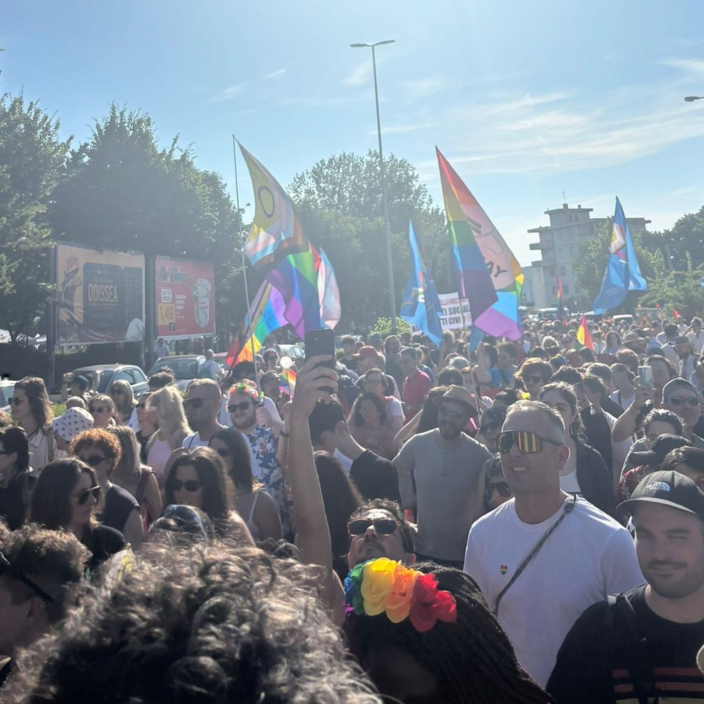 Pride, migliaia in corteo. La città “arcobaleno” rivendica diritti: “Ci siamo anche noi” episode artwork