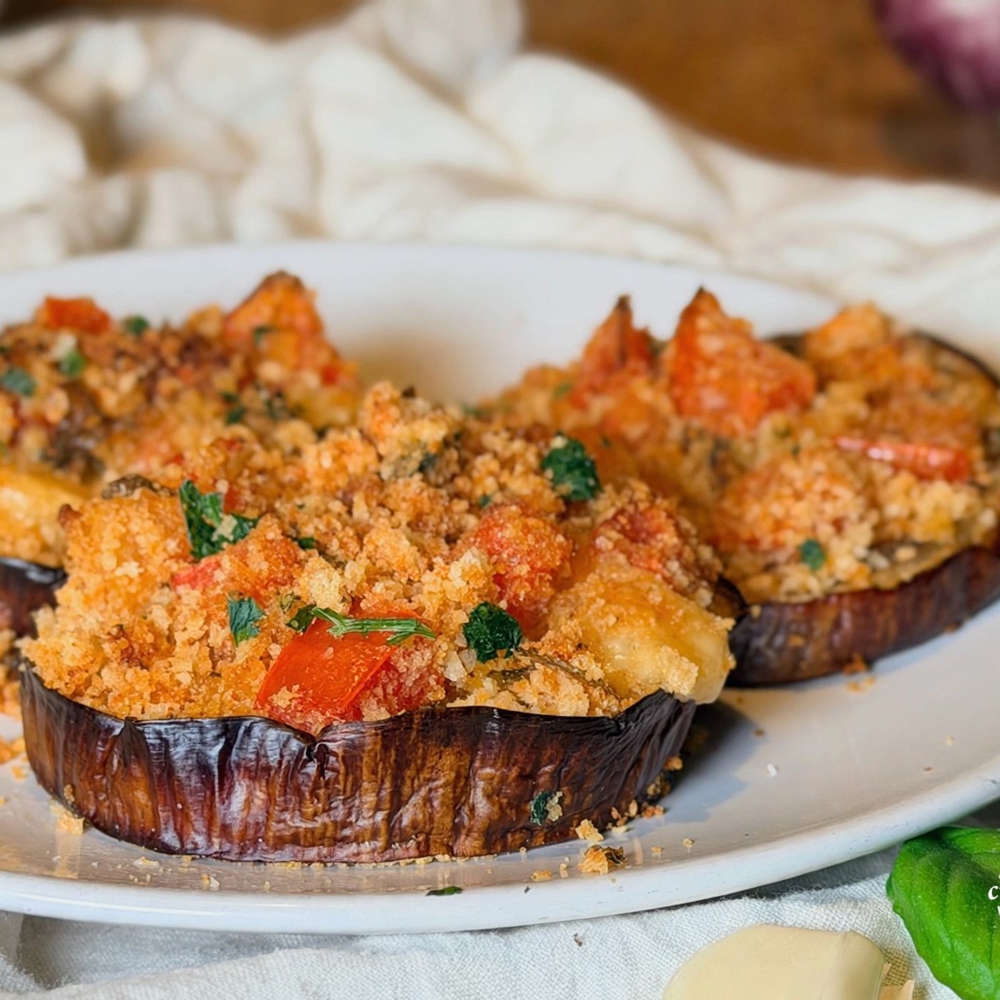 Melanzane gratinate al forno con panatura saporita: la ricetta facile, croccante e filante episode artwork