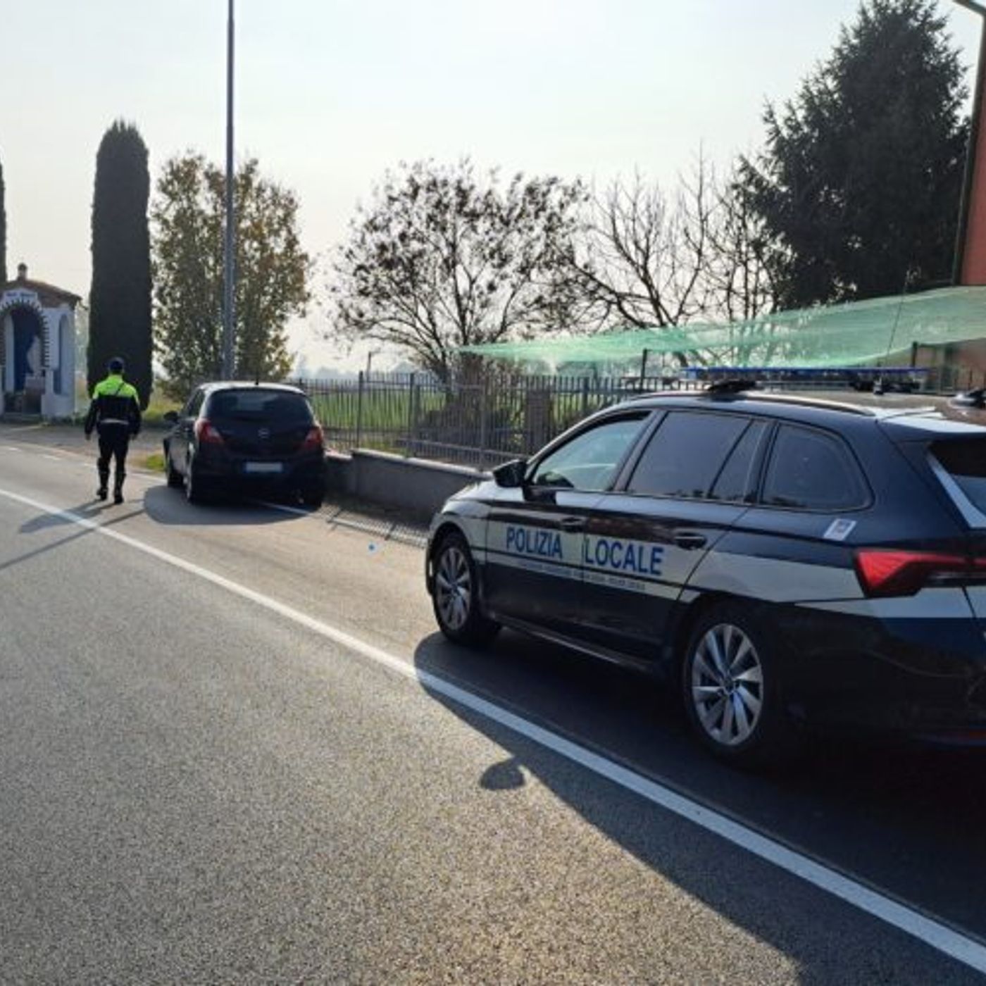 Si schianta con l’auto rubata e tenta la fuga a piedi: 30enne denunciato per ricettazione