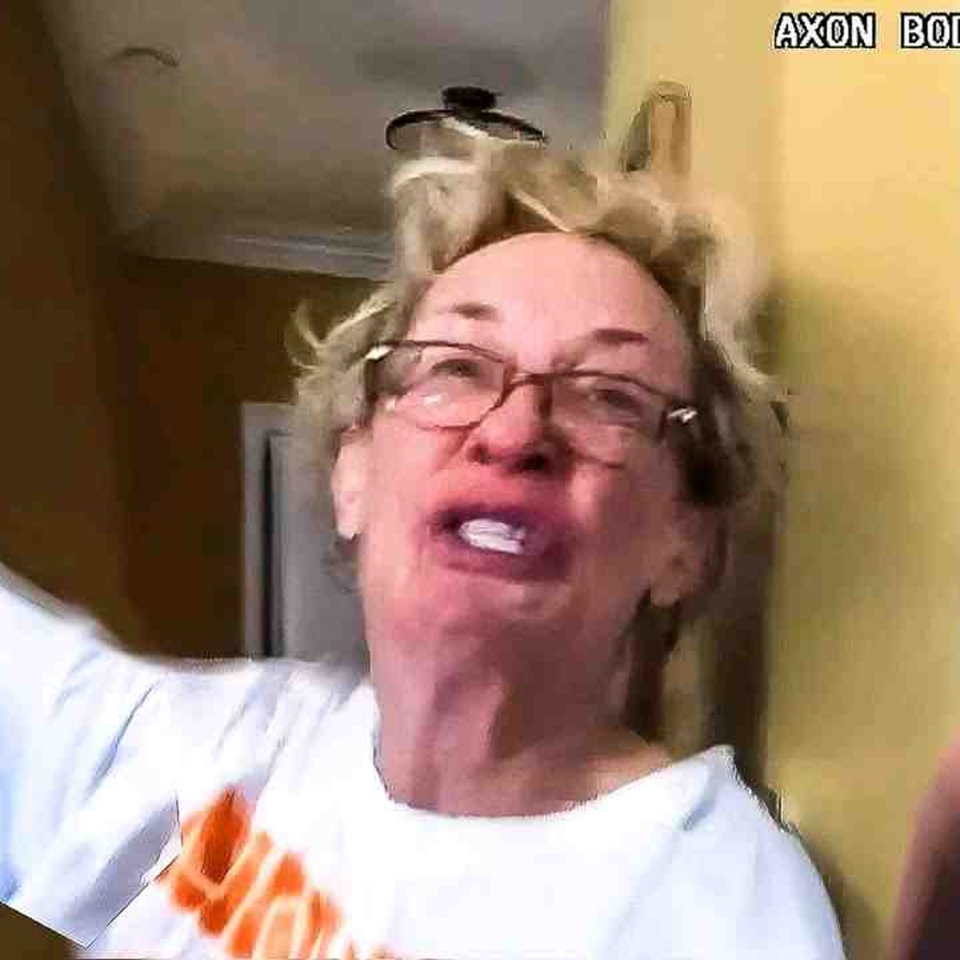 When Entitled Grandmas Try To Fight Cops episode artwork