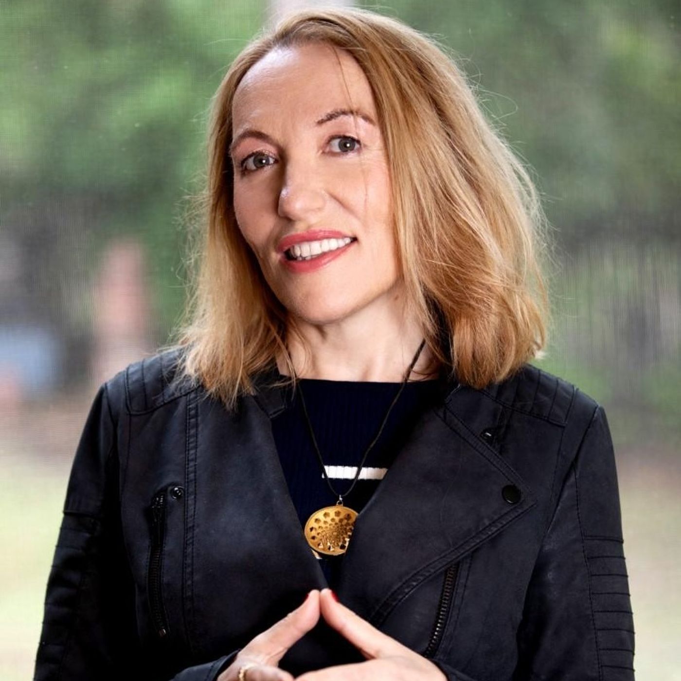 Author Joanna Kuwara talks about aliens, goddess myths, and AI and pulls them together in a fascinating way!