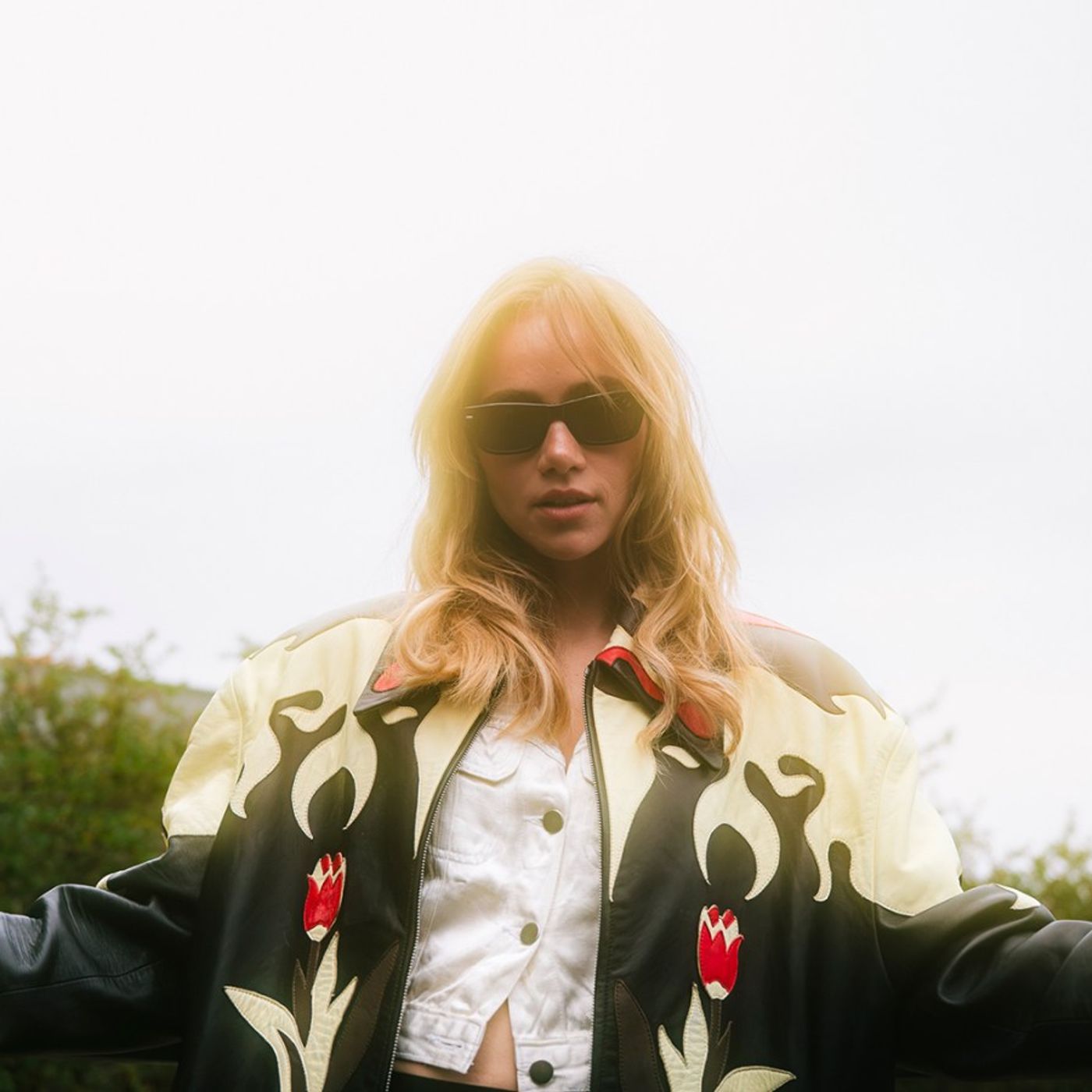 Suki Waterhouse Plays ‘Song Shuffle’ -- With a Cameo From Sombr episode artwork