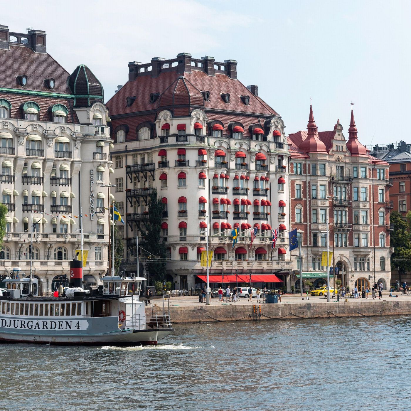 El editorial de Carlos Cuesta: Suecia, el espejo en el que debería mirarse España para gestionar la inmigración