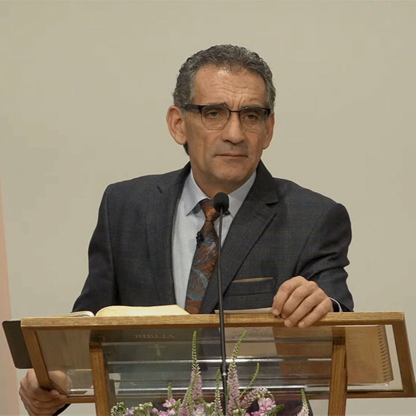 Ce te trezește? - Valentin Dănăiață Ce te trezește? - Valentin Dănăiață