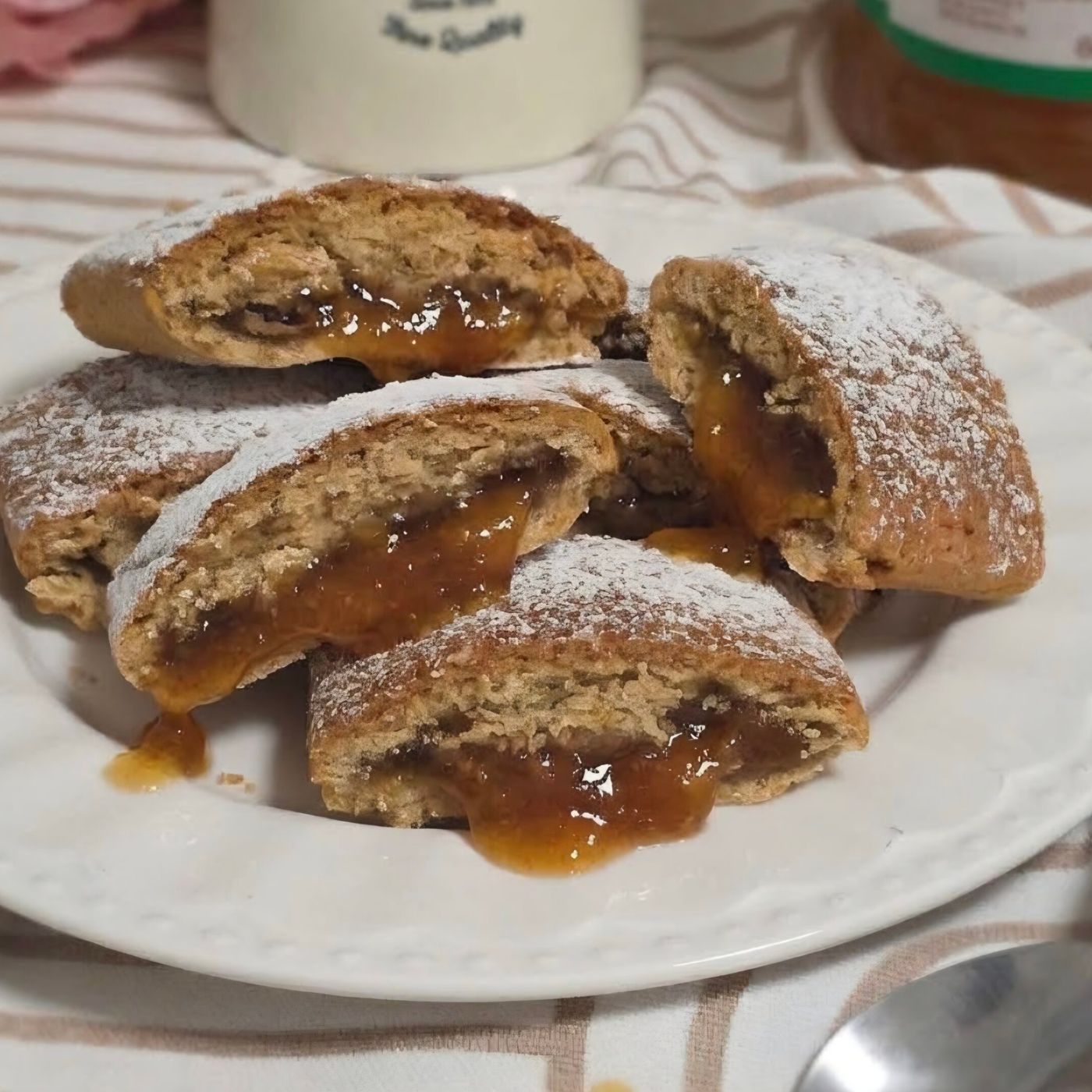 Biscotti arrotolati con frolla alle nocciole: dolce ripieno marmellata