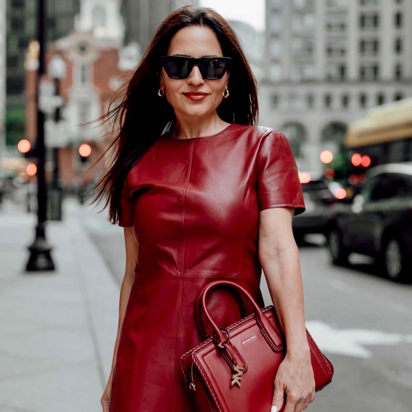Episode 2105 -  Meet Beth Goldfarb: Fashion & Beauty Creator