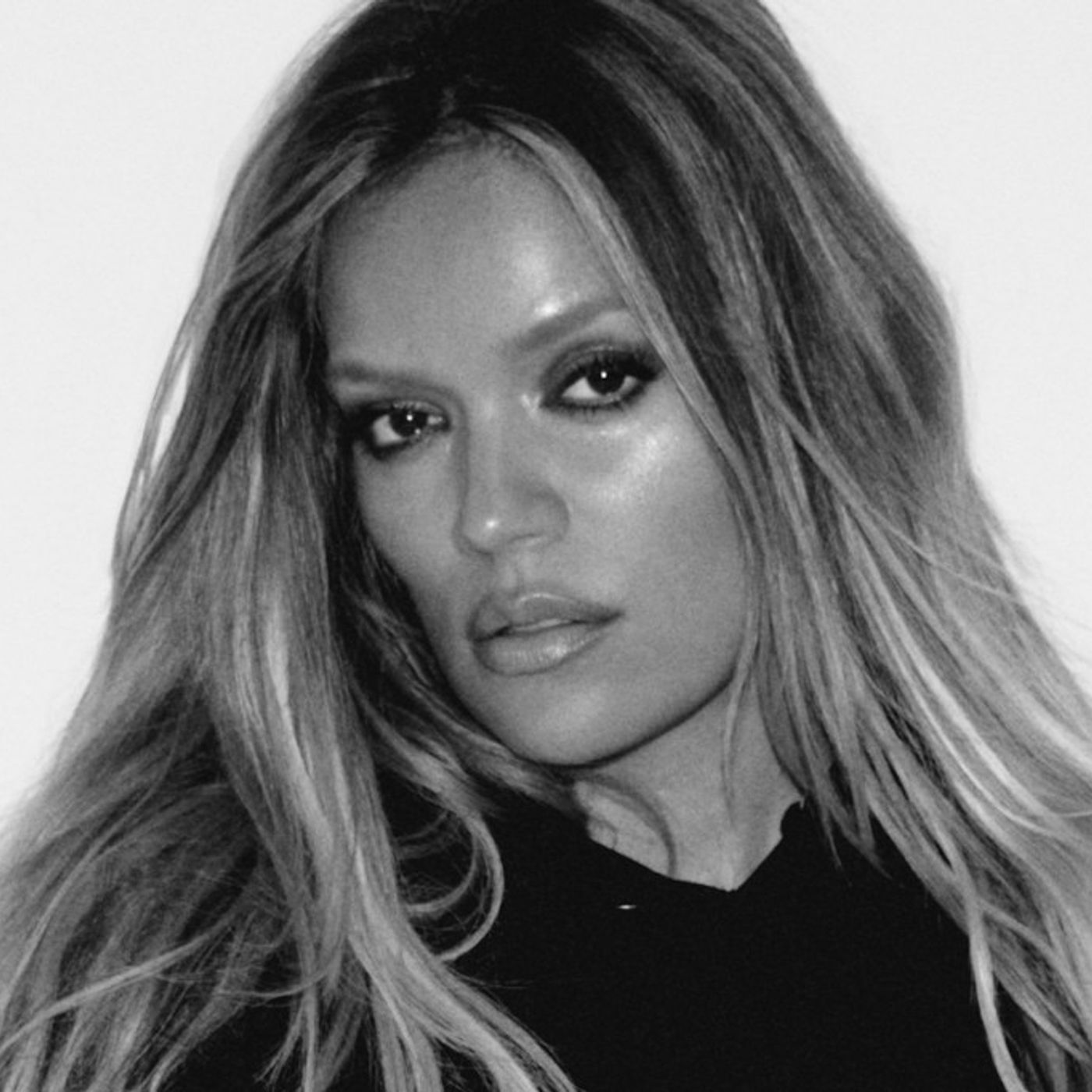 Karol G’s New Album ‘No Me Arrepiento de Sentir Tanto’ Featuring Drake & More Is Here: Stream It Now episode artwork