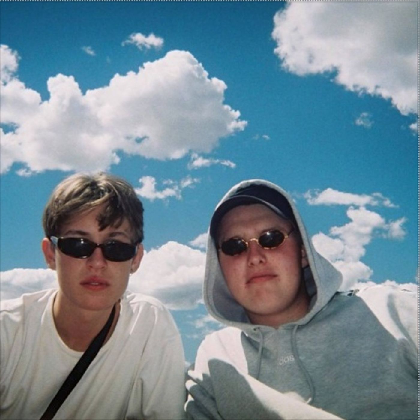 Under Emhætten af Under Emhætten