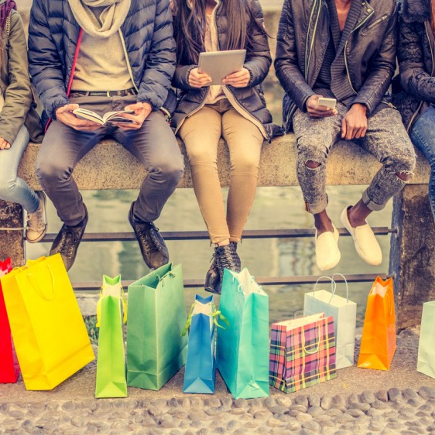 Consumismo e società dei consumi: definizione, storia e caratteristiche episode artwork