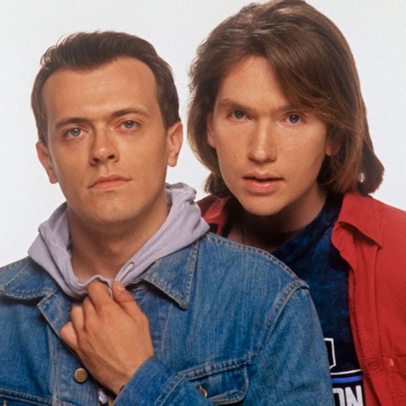 Dagli stadi alla TV: il mito degli 883 e la nostalgia degli anni '90 episode artwork