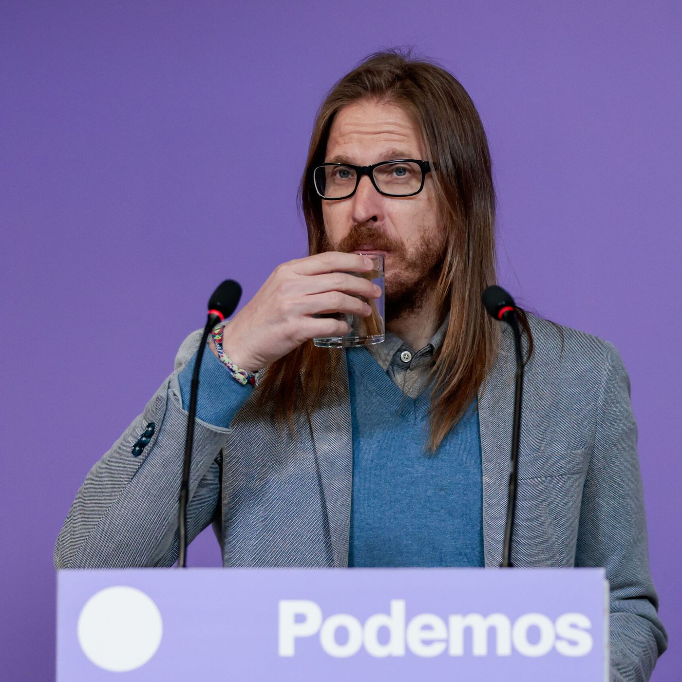 Las Noticias de La Mañana: Podemos levanta el veto al resto de la izquierda en Andalucía y consulta a sus bases