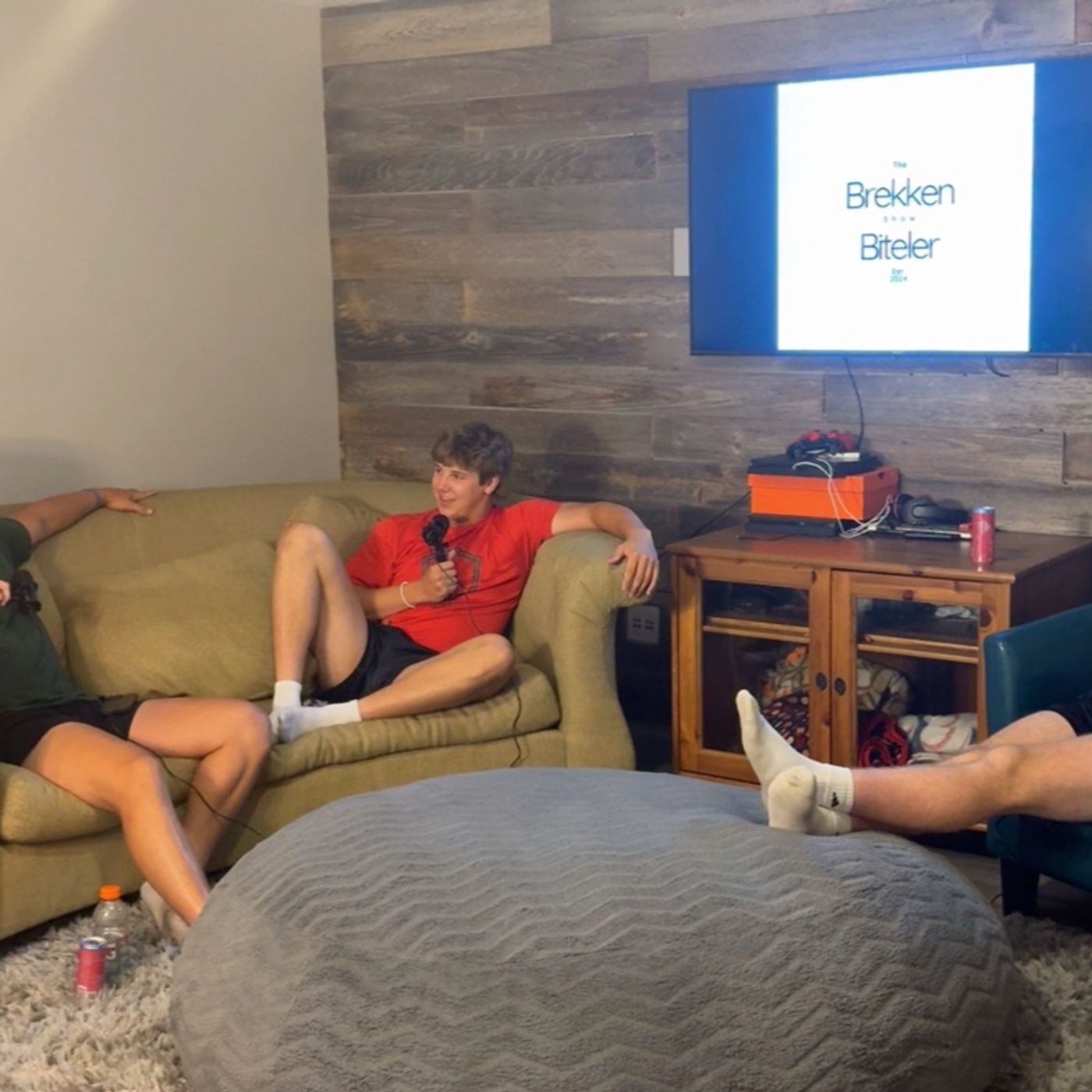 #23 “Is Joey Chestnut a top 10 athlete OAT, UFC at the White House, Sports quiz, draft of US things” ft. Tucker Dehaan and Bennett Duncan