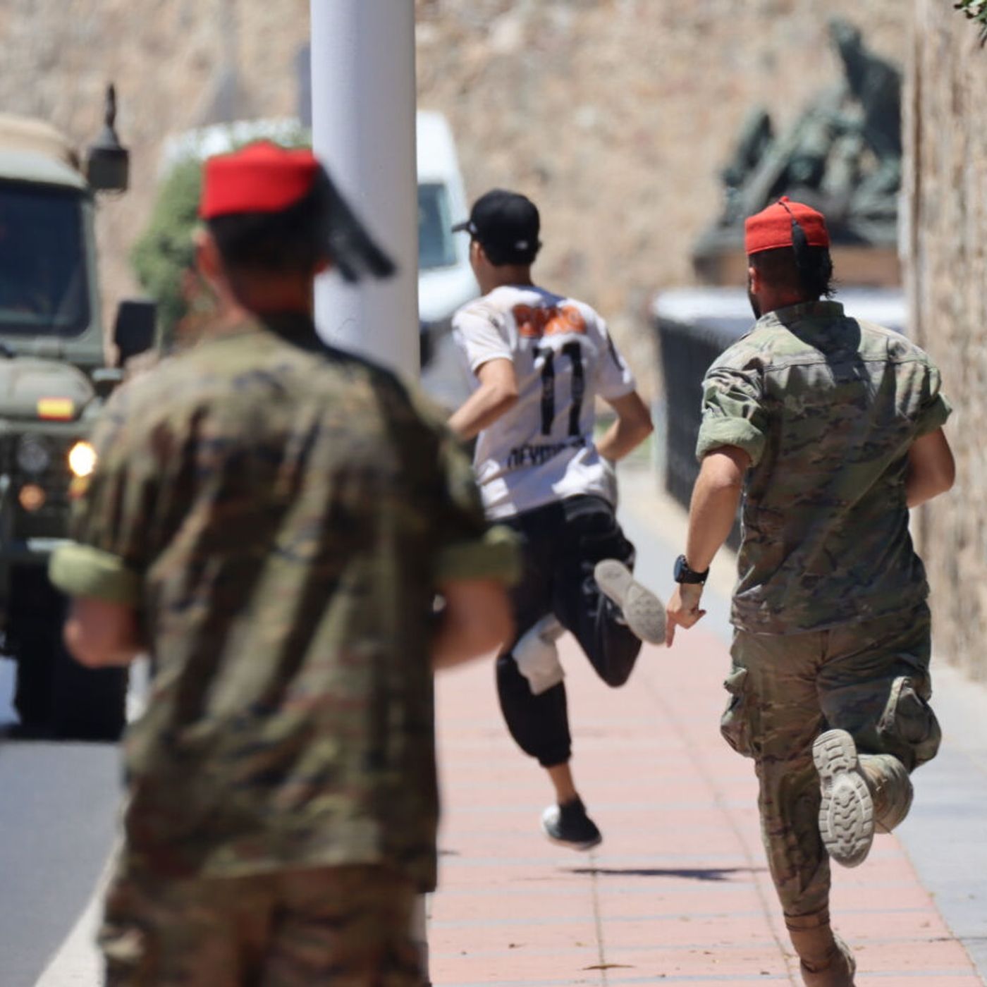 Es Noticia: En Ceuta no hay aún normalidad con miles de inmigrantes aún en sus calles episode artwork