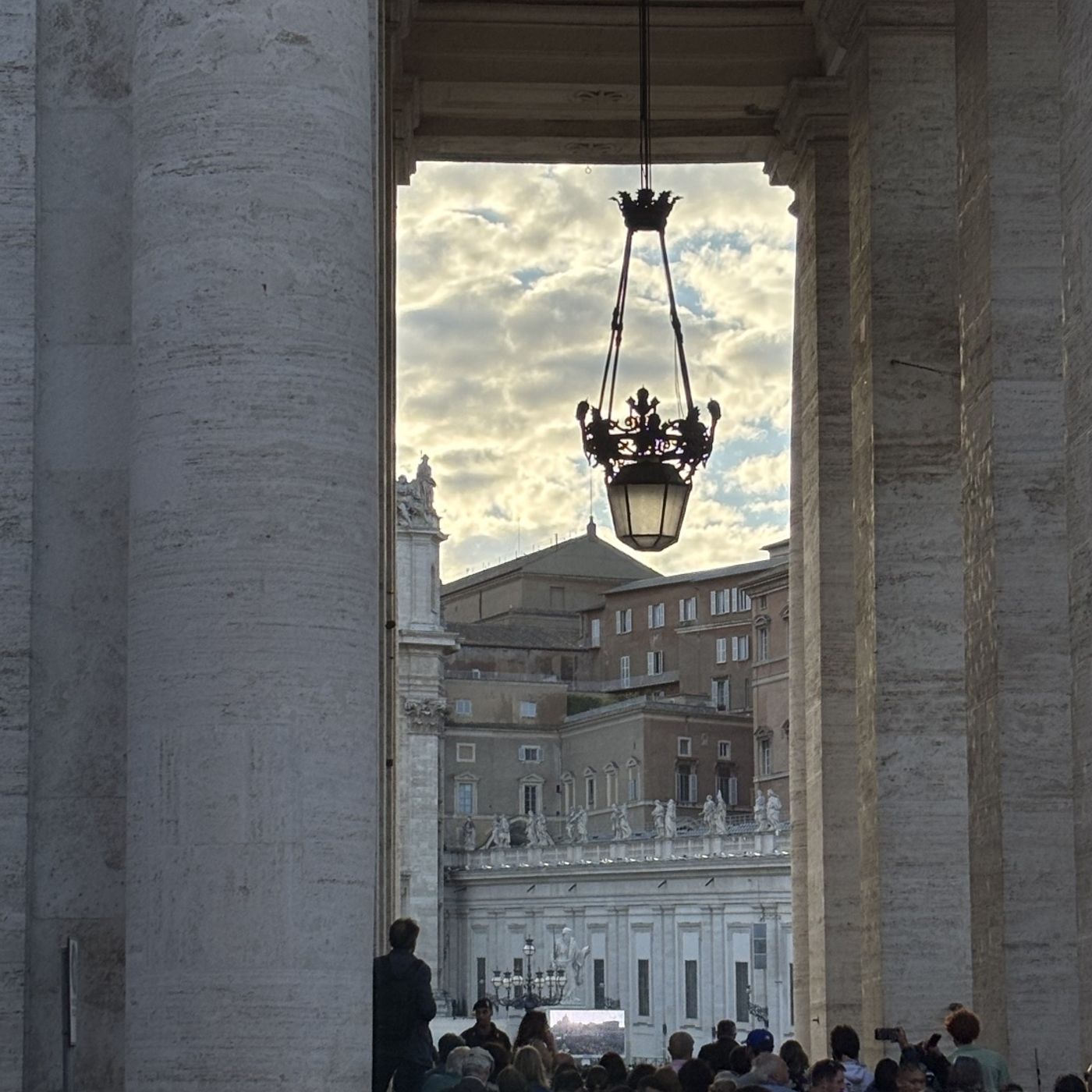 #743 Ancora il papa, Gualtieri si compiace, le rimesse se ne vanno e altre storie di Roma episode artwork