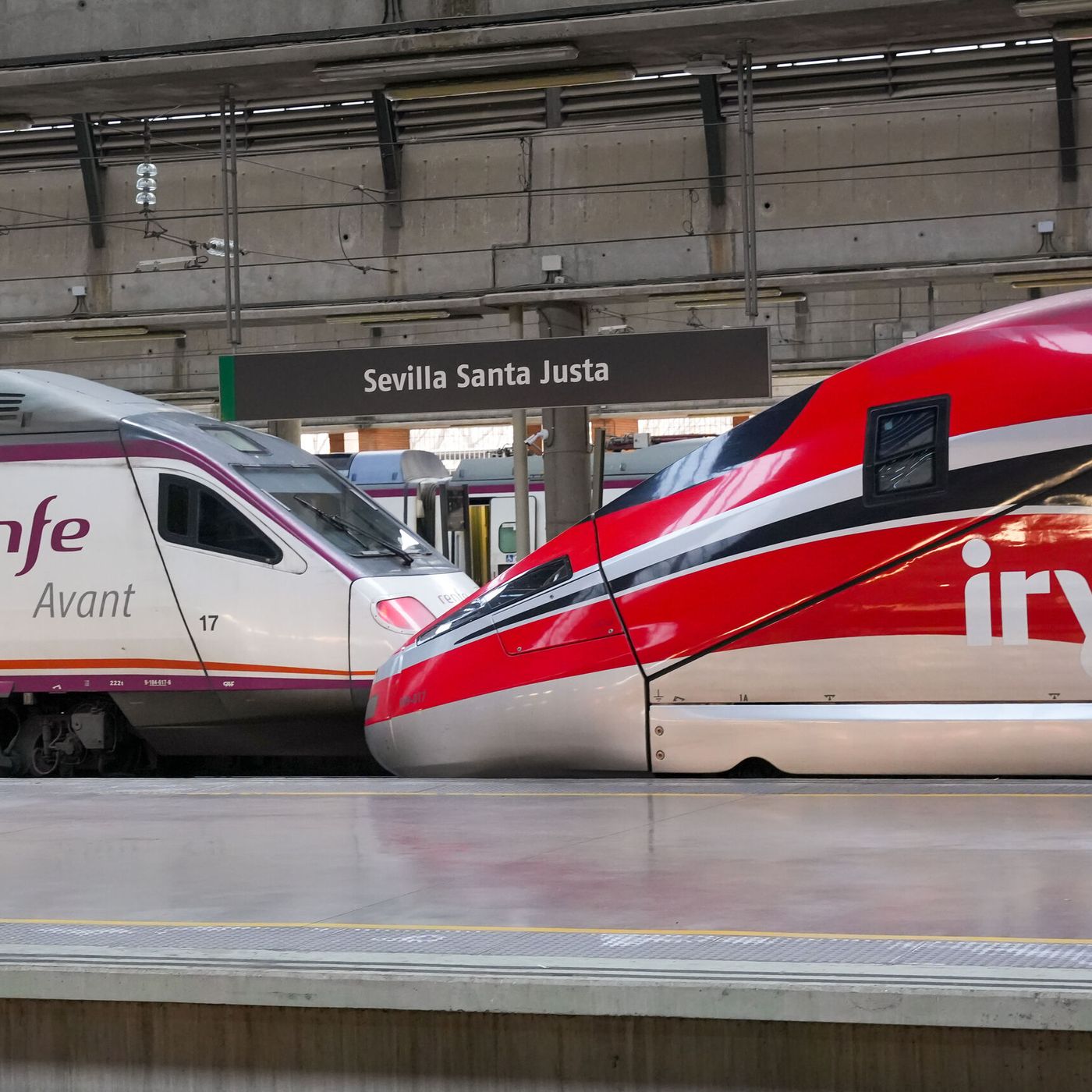 Prensa económica: La inversión ferroviaria del Gobierno ha bajado un 42,5% respecto al volumen total de vías en España