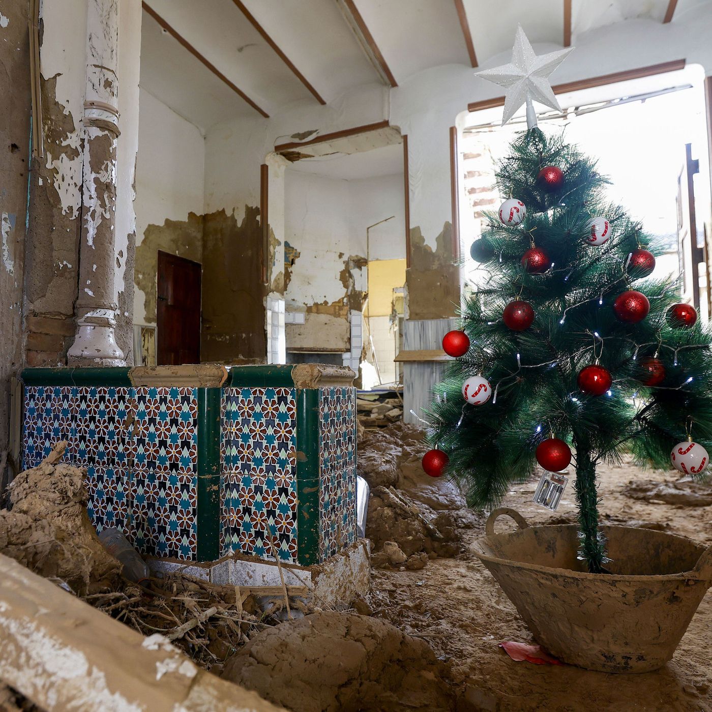 Los Reyes Magos llevan dulces a la zona cero de la DANA