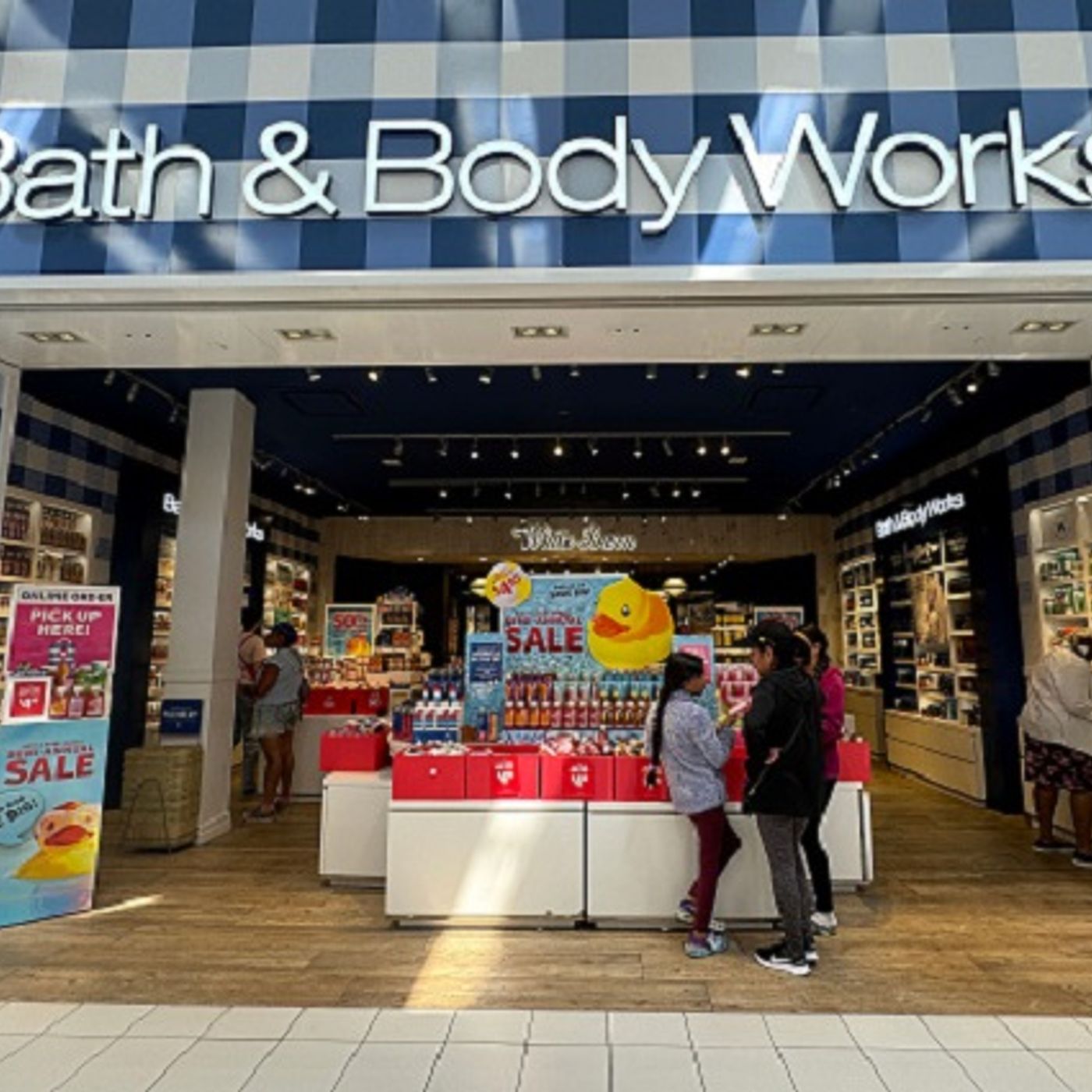 (Joke of the Day) Clueless Joe Heads to Bath & Body Works episode artwork