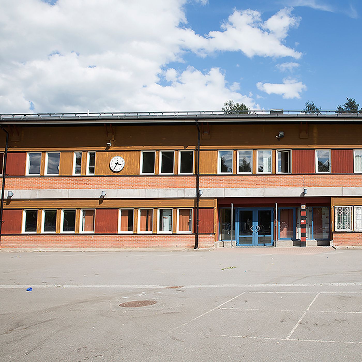 Ali är 16 år och ska gå på gymnasiet i höst episode artwork