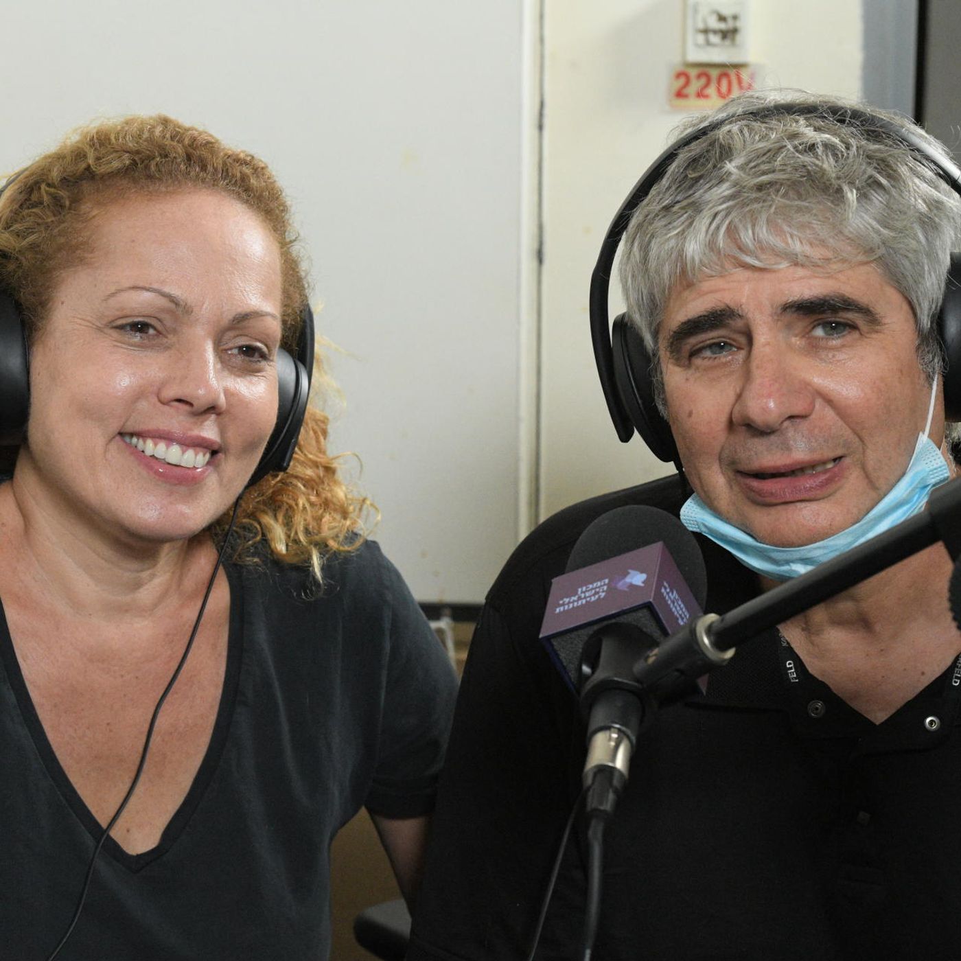 אורלי וגיא: ״מאז 67 לא הייתה התקרנפות תקשורתית כמו בקורונה״ episode artwork