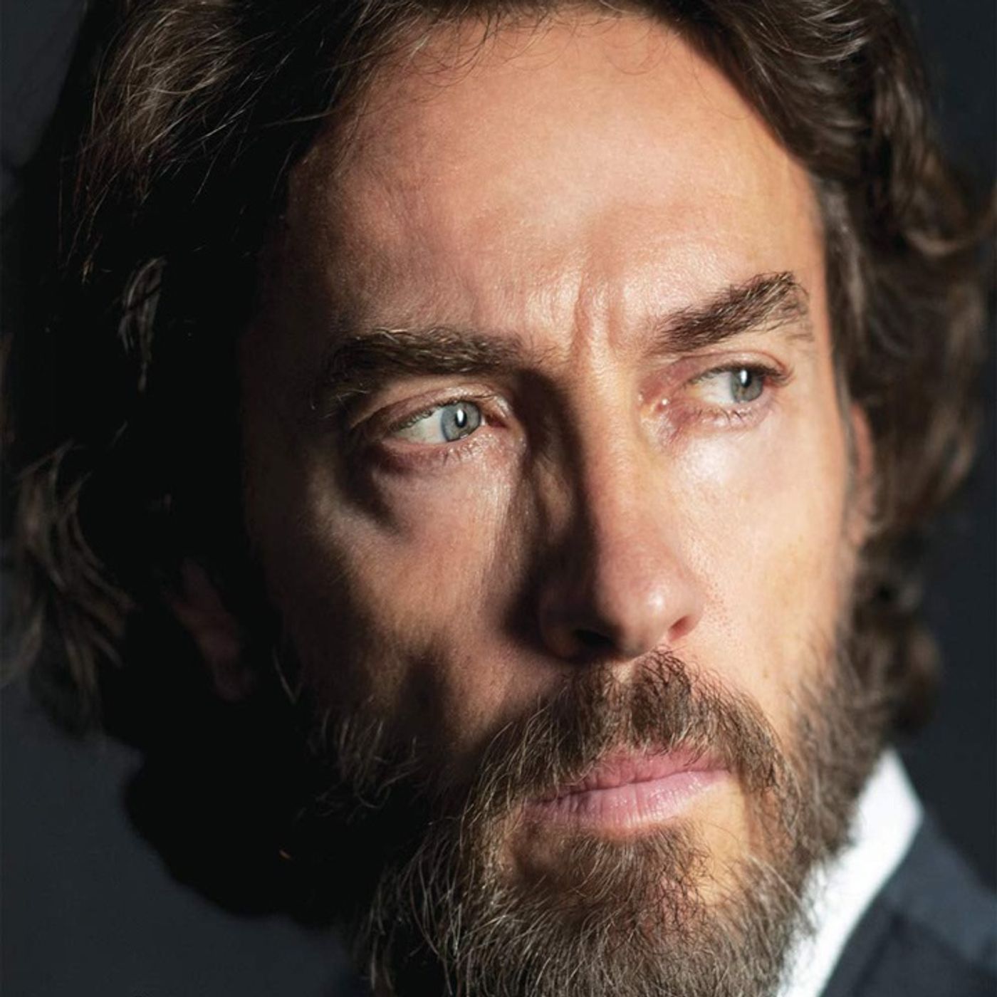 Alessio Boni: il grande attore bergamasco si racconta, perché dove nasci è un caso ma non può arrivare a determinare la tua vita.