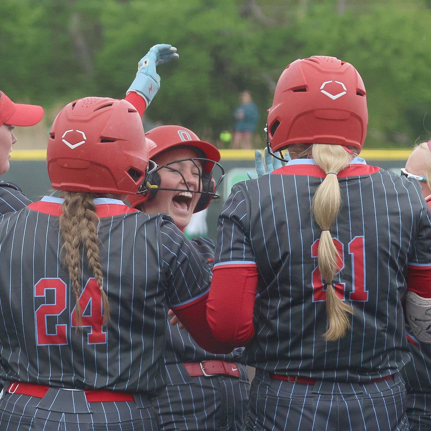 Teagan Darif’s bat, Addie Russell’s arm lead to Ottawa handing Seneca softball its first loss episode artwork