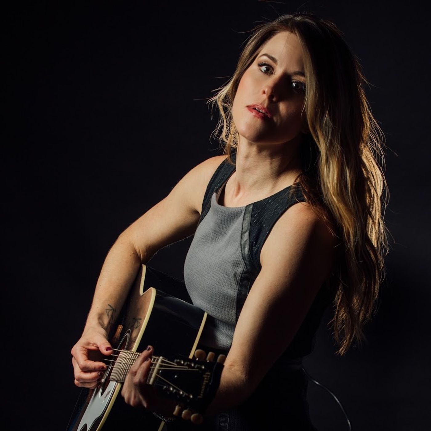 Chicago singer/songwriter  Leslie Hunt of “District 97” talks about her solo release “Ascend” and coming soon “Descend”! episode artwork